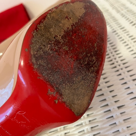 SOLD Christian Louboutin patent round toe heels - Picture 6 of 7